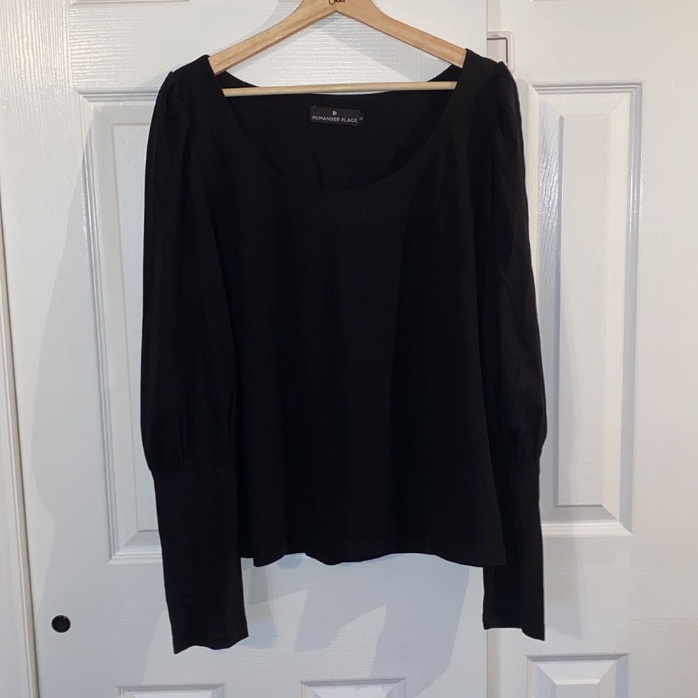 **Last One XXL** Black Riley Puff Sleeve Scoopneck
POMANDER PLACE - Picture 6 of 8
